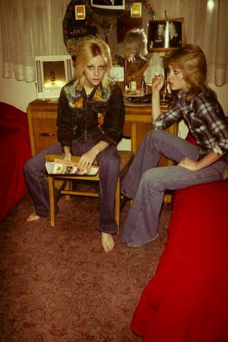 . Marie Currie, 1970s Aesthetic, Cherie Currie, 70s Inspired Fashion, 70s Aesthetic, 70s Outfits, 70’s Fashion, Joan Jett, I'm With The Band