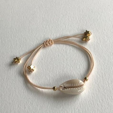 Ankle Bracelets Diy, Braided Bracelet Diy, Diy Beaded Rings, Charms For Bracelets, Diy Bracelet Designs, Beads Bracelet Design, Handmade Jewelry Tutorials, Jewelry Accessories Ideas, Summer Bracelets