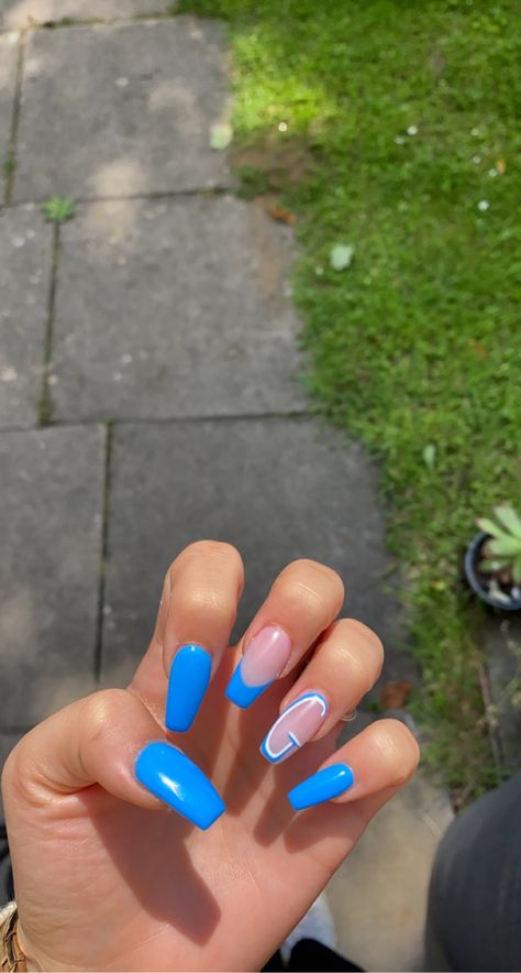 Acrylics With Letter On Ring Finger, Nails With Letter G Initial, Nails With The Letter G On Them, Letter Nail Designs Initials Blue, G Initial On Nails, Blue Nails With Initials On Them, Nails With A G Initial, Blue Nails With Initials Acrylic, Letter G Nails