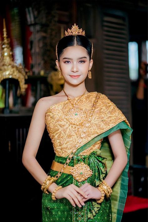 Cambodia Clothes, Cambodia Clothing, Cambodian Clothes, Thailand Outfit, Cambodian Dress, Thai Fashion, Thai Dress, Traditional Wedding Dresses, Traditional Clothes