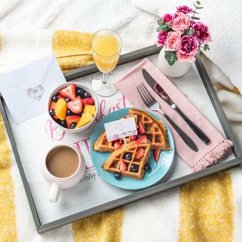 Breakfast Tray Ideas, Breakfast In Bed Ideas, Vegan Mcdonalds, Mcdonalds Breakfast, Mothers Day Breakfast, Mother Pictures, Birthday Breakfast, Breakfast Tray, Surprises For Her