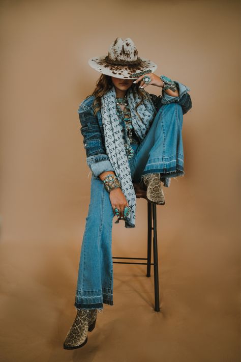 Urban Cowboy Style Women, Western Runway, Western Editorial, Cowboy Style Women, Updated Closet, Urban Cowboy Style, Country Western Fashion, Country Core, Western Chic Fashion