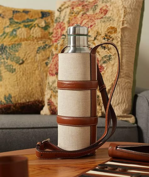 Water Bottle Holder_0012_4a MÉTIER Linen and leather water bottle holder Leather Water Bottle, Water Bottle Carrier, Water Bottle Bag, Bottle Carrier, Water Bottle Holder, Reusable Water Bottles, Champagne Bottles, Water Bottle Design, Wine Holder