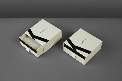 Jewelry Packaging Design, Jewelry Package, Jewelry Box Design, Packaging Diy, Jewellery Packaging, Cool Packaging, Packing Jewelry, Box Packaging Design, Box Branding