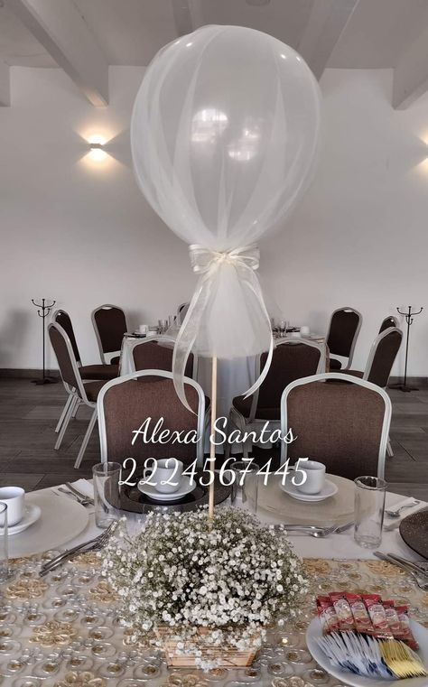 Birthday Party Balloon Centerpieces, Balloon Cloud Centerpiece, Christening Table Decorations, Tulle Balloons, Baby Shower Cake Designs, Pretty Gift Wrapping Ideas, Balloon Clouds, Baby Boy Christening, Baptism Decorations