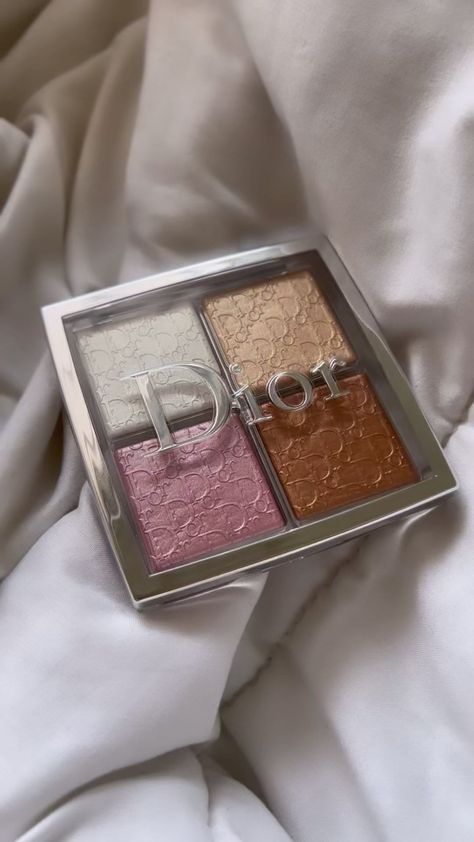 Dior Universal Glow, Dior Glow Palette, Dior Backstage Highlighter, Dior Hilighter, Dior Highlighter Palette, How To Make Instagram Aesthetic, Dior Palette, Dior Backstage Glow Face Palette, Dior Powder