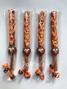 Turkey Prezel Rods / Thanksgiving Party Food / Chocolate Covered Pretzel / Turkey Party Favor / One Dozen 12 - Etsy Thanksgiving Cakesicles Ideas, Kids Thanksgiving Treats, Thanksgiving Party Food, Holiday Bakes, Holiday Cake Pop, Friendsgiving Party Ideas, Food Centerpieces, Thanksgiving Chocolates, Turkey Party