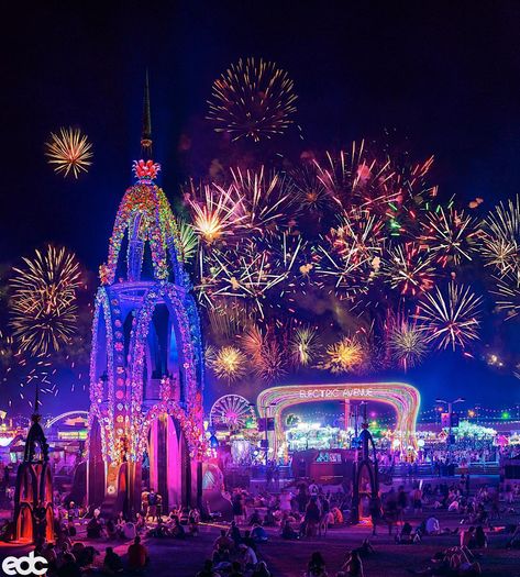 Electric Daisy Carnival on Instagram: “24 days. 🎆🎡 #EDCLV2019” Neon Carnival Aesthetic, Pink Summer Carnival Tour, Rave Outfits Women, Electric Daisy, Edm Music Festivals, Coachella Ferris Wheel, Festival Aesthetic, Electric Forest, Electric Daisy Carnival