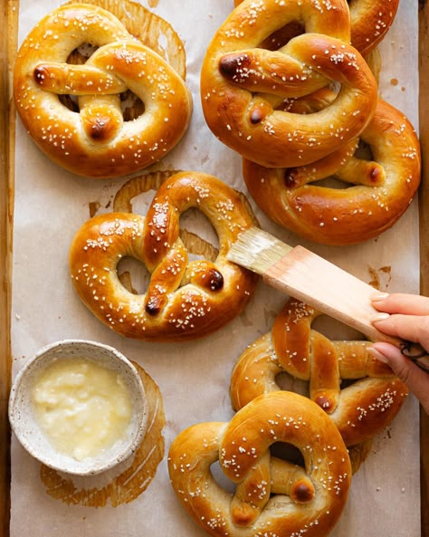 Buttery Homemade Sourdough Discard Soft Pretzels - Make It Dough Sourdough Discard Pretzels No Yeast, Sourdough Pretzels Discard, Sourdough Discard Recipes Pretzels, Sourdough Discard Soft Pretzels, Sourdough Soft Pretzels, Sourdough Snacks, Discard Pretzels, Sourdough Discard Pretzels, Mall Pretzels