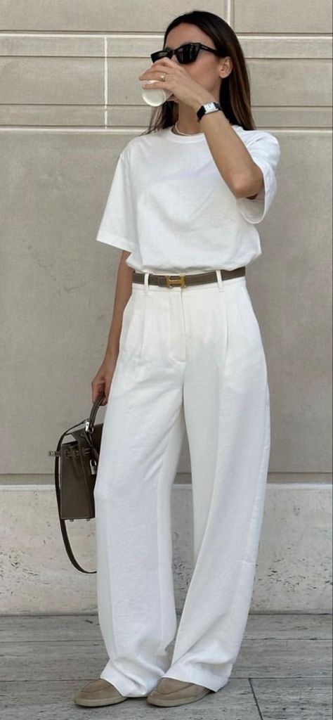 Street Style 2023 Summer White Trousers Outfit, Old Money Summer Outfits, Wide Leg Trousers Outfit, Old Money Summer, White Wide Leg Trousers, White Pants Outfit, Summer Office Outfits, Outfit Holiday, Chique Outfit