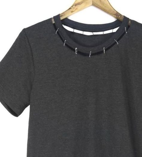 Pinned Cutout Neck Tee - Punk Safety Pin T-shirt, Loose Fit Tshirt, DIY Cut Out Top in Black Heather Diy Punk Shirt, Safety Pin Shirt, Safety Pins Fashion, Cut Tshirt Diy, Punk Tshirt, Diy Cut Shirts, Punk Shirt, Punk T Shirt, Punk Outfits