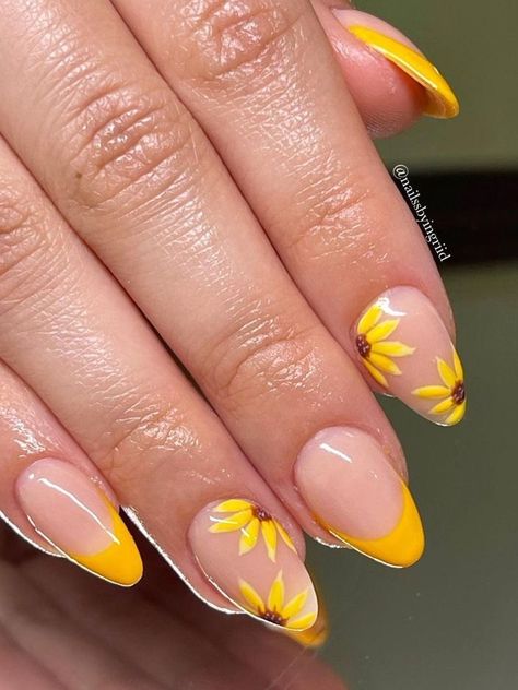 Sunflower Nail, Sunflower Nail Art, Yellow Nail Art, Yellow Nails Design, Sunflower Nails, Cute Spring Nails, Short Acrylic Nails Designs, Oval Nails, Cat Kuku