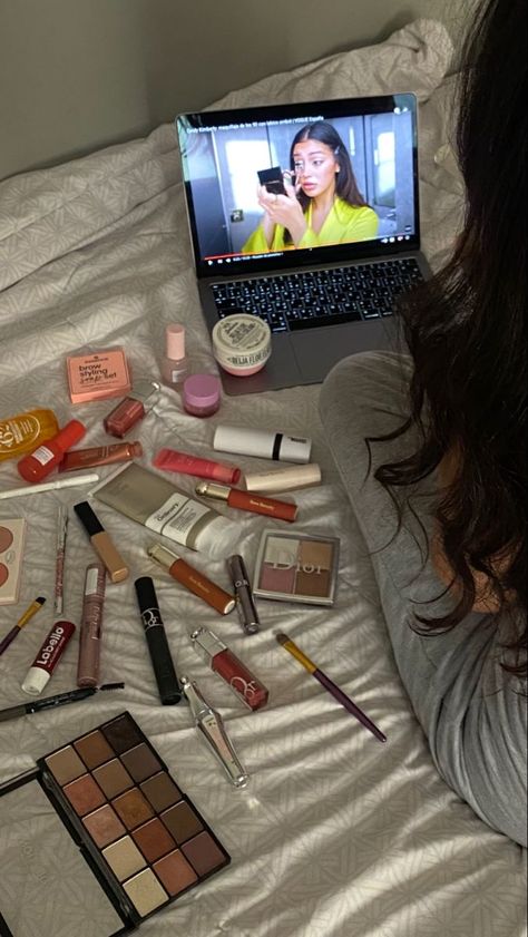 Self Care Makeup, Oh How I Love Being A Woman Aesthetic, How I Love Being A Woman Aesthetic, Doing Makeup Aesthetic, How I Love Being A Woman, How To Be Cute, I Love Being A Girl, Wolfie Cindy, I Love Being A Woman