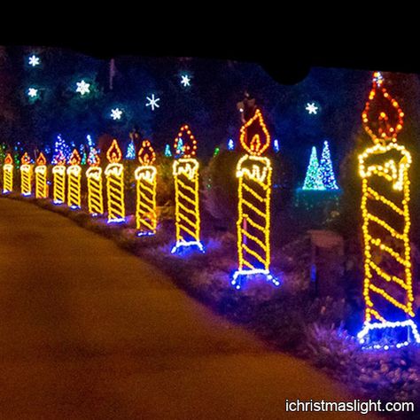 Outdoor Christmas Diy, Christmas Light Show, Diy Christmas Lights, Hanging Christmas Lights, Christmas Yard Art, Christmas Light Displays, Christmas Yard Decorations, Christmas Parade, Xmas Lights