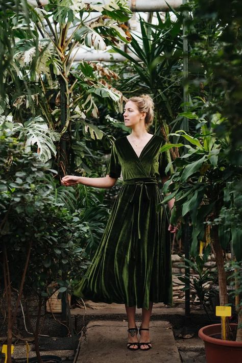 Velvet Aline Dresses, Moss Green Clothes, Olive Colour Dress, Moss Green Outfit, Cocktail Dresses Classy, Green Velvet Bridesmaid, Velvet Dress Outfit, Moss Green Dress, V Neck Formal Dress