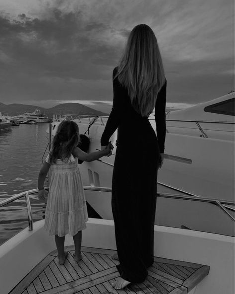 Rich Mom And Daughter, Rich Mother And Daughter Aesthetic, Mom Aesthetic Life, Mom And Daughter Pictures, Danielle Aesthetic, Mom And Daughter Photos, Rich Mom Aesthetic, Mom Daughter Photos, Daughter Aesthetic