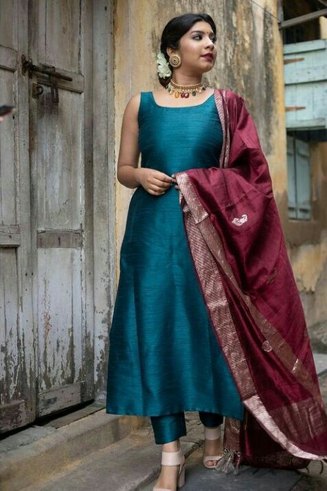 Aline Kurti Design, Hand Embroidery Neck Designs, Georgette Kurtis, Latest Kurta Designs, Silk Kurti Designs, Trendy Outfits Indian, Long Gown Design, Salwar Pattern, Churidar Designs