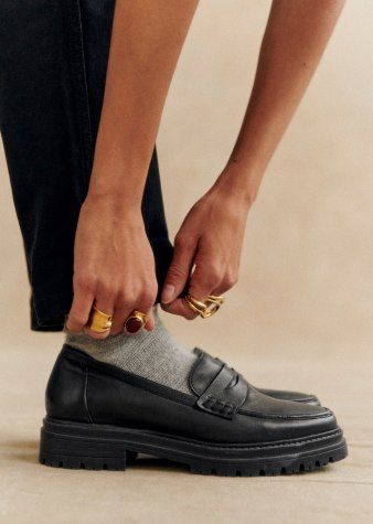 Sezane Loafers Outfit, Loafers For Women Outfit Work, Sezane Shoes, Shoes Office, Androgynous Style, Womens Loafers, Style Moodboard, Professional Shoes, Paris Mode