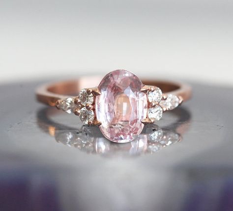 Pink Sapphire Ring Rose Gold, Oval Sapphire Diamond Ring, Gold Sapphire Engagement Ring, Peach Sapphire Rings, Ring Rosegold, Peach Sapphire, Pink Sapphire Ring, Classic Engagement Rings, Sapphire Engagement Ring