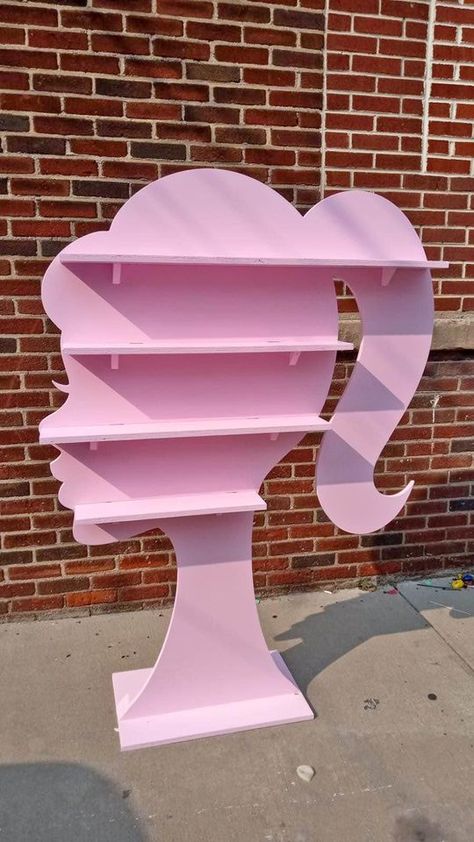 Barbie Core Decor, Barbie Party Props, Barbie Princess Party, Birthday Cubicle Decorations, Diy Barbie Decor, Barbie Graduation Party, Boutique Decor Ideas, Barbie Centerpieces, Barbie Party Ideas