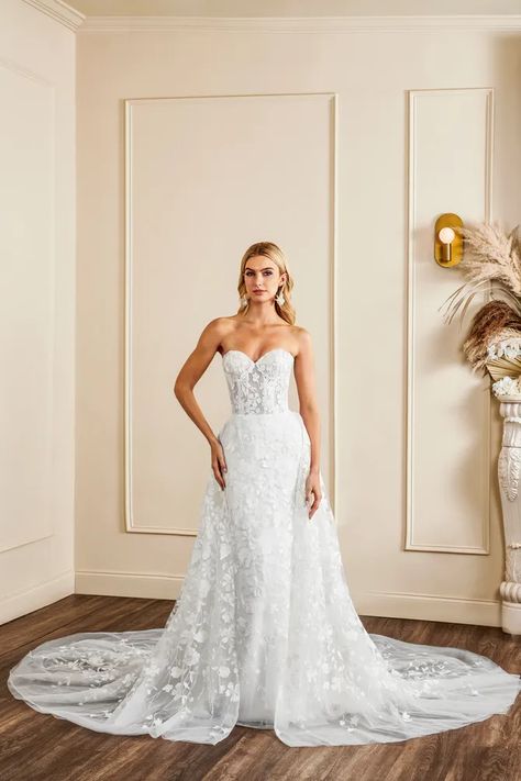 Kelly Faetanini | Kelly Faetinini - Cornelia | Kelly Faetanini Flagship Detachable Tulle Train, Boston Wedding Dress, Dramatic Wedding Dress, Dr Evil, Kelly Faetanini, Tulle Train, Flare Gown, Flair Dress, Dream Wedding Ideas Dresses