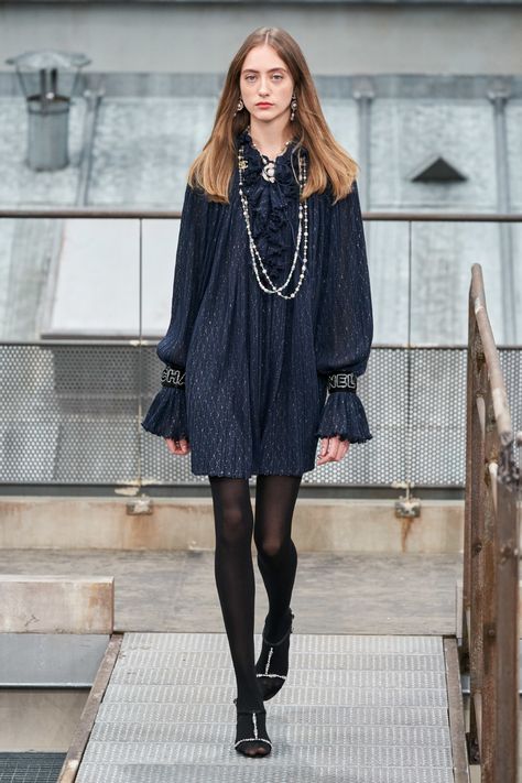 Chanel Spring 2020 Ready-to-Wear Collection - Vogue Chanel 2020, Moda Chanel, Chanel Dress, Moda Paris, Chanel Spring, Power Dressing, Dresses 2020, Chanel Fashion, Fashion Show Collection