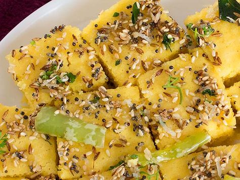 Gujarati Khaman Dhokla Indian Appetizer Recipes, Khaman Dhokla, Gujarati Snacks, Dhokla Recipe, Indian Appetizers, Moong Dal, Indian Snacks, Samosa, Savoury Cake