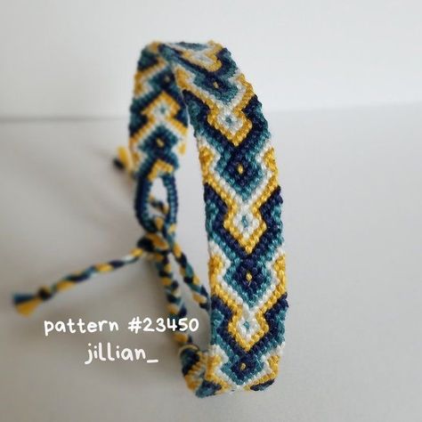 Bracelet Bresilien Pattern, Bracelet Patterns Beads, Bracelet Book Patterns, Diy Friendship Bracelets Easy, Bracelet Book, Tutorial Macramé, Making Friendship Bracelets, String Bracelet Patterns, Friendship Bracelets Easy