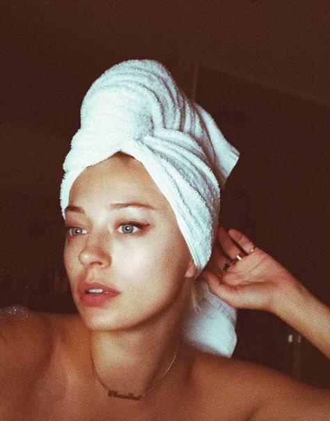 Instagram Girls Are All Posing With Towels on Their Heads | Who What Wear Women Towel, Caroline Vreeland, Towel Girl, Full Face Makeup, Hair Towel, European Women, Cool Fashion, Sophia Loren, Instagram Girls