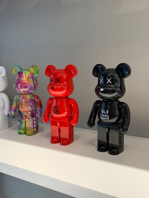 Laws Red Kaws, Kaws Bear, Shelf Wallpaper, Bear Brick, Kaws Wallpaper, Snow Photoshoot, Kang Ho Song, White Shelf, Rich Art