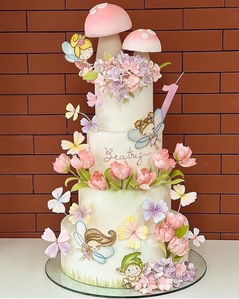 Garden Fairy Cake Ideas, Woodland Fairy Cake, Fairy Garden Birthday Cake, Garden Birthday Cake, Fairy Theme Birthday Party, Bolo Panda, Fairy Garden Cake, Fairy Birthday Cake, Wonderland Cake