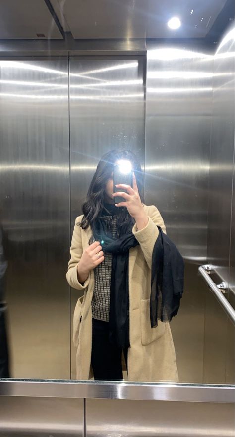 Lift Selfie Ideas, Lift Mirror Selfie, Hijabi Selfie, Iphone Mirror Selfie, Mirror Selfie Poses, Best Poses For Men, 2024 Vision, Poses For Men, Selfie Poses