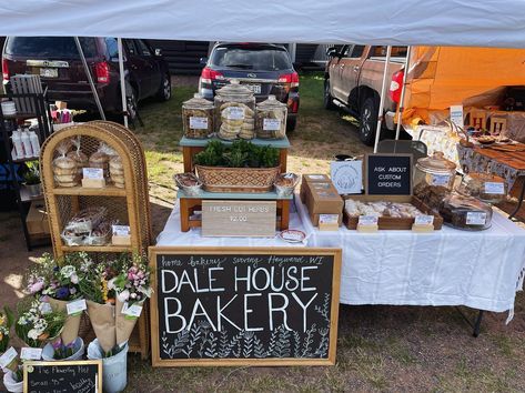 Farmers market baked goods booth Bake Sale Booth Ideas, Bakery Booth Display Farmers' Market, Baker Farmers Market Set Up, Baked Goods For Farmers Market, Farmers Market Food Display, Bakery Farmers Market, Market Baked Goods, Farmers Market Display Baked Goods, Farmers Market Baked Goods