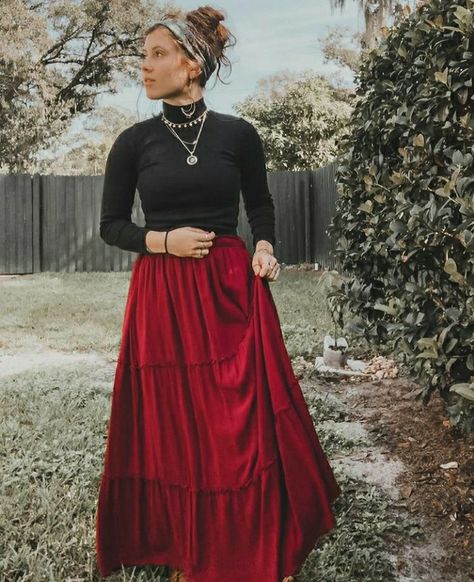 Boho Winter Outfits Hippie, Hippie Skirt Outfit, Kasol Trip, Hippie Winter Outfits, Boho Aesthetic Outfit, Boho Hippie Outfits, Hippie Fits, Looks Hippie, Cutest Outfits