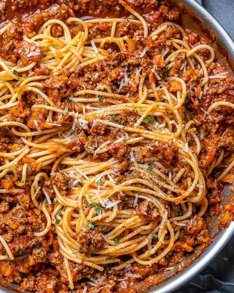 The BEST Beef Bolognese Sauce Recipe | Healthy Fitness Meals Homemade Spaghetti Bolognese, Speggetti Bolognese, Boston Pizza Bolognese Sauce Recipe, Bolganese Spaghetti, Spagetti Bolognese Resep, Spagetti Bolognese Aesthetic, Creamy Bolognese Sauce, Spaghetti Bolognese Recipe Easy, Spagetti Bolognese Recipe