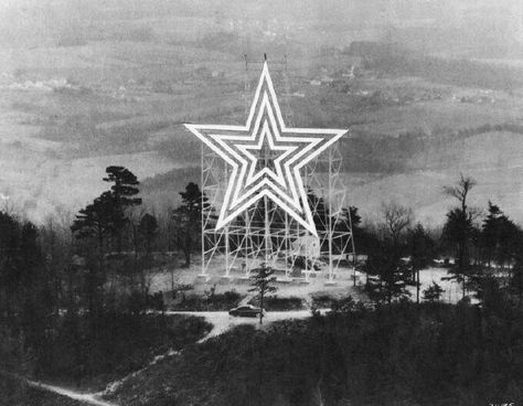 Roanoke Star Roanoke History, Roanoke Star, Stars In Her Eyes, Old Structures, Living In North Carolina, Virginia History, Roanoke Virginia, Norfolk Southern, Virginia Is For Lovers