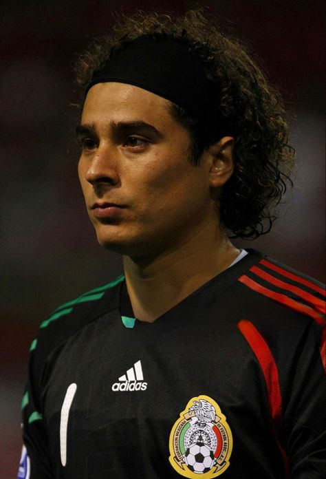 Soccer Men, Memo Ochoa, Mexico National Team, Soccer Boyfriend, Soccer Inspiration, Football Boys, Soccer Players, Locket, Pretty People