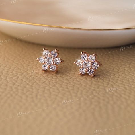 18K Solid Gold Moissanite Floral Cluster Earrings, Round Diamond Stud Earrings, Silver Moissanite Cluster Earrings, Floral Stud, Wedding Gifts, Elegant and Classis Silver Diamond Studs, 1.00 CT Moissanite Cluster Earrings, Round Halo Engagement Earrings :: 𝗡𝗢𝗧𝗘 :: Let us know if you have it made in a different size (𝗣𝗹𝗲𝗮𝘀𝗲 𝗖𝗼𝗺𝗺𝘂𝗻𝗶𝗰𝗮𝘁𝗲 𝗶𝗻 𝗰𝗵𝗮𝘁 𝘄𝗶𝘁𝗵 𝗼𝘂𝗿 𝘁𝗲𝗮𝗺) ➜ 𝗦𝘁𝗼𝗻𝗲 𝗗𝗲𝘁𝗮𝗶𝗹𝘀 ✦ Shape : Round Cut ✦ TCW - 1.25CT (App.) ✦ Type : Moissanite ✦ Color : Co Round Diamond Cut Cluster Earrings For Gift, Classic Round Cut Cluster Earrings For Gift, Elegant Diamond Flower Cluster Earrings, Gold Diamond Flower Cluster Earrings, Flower-shaped Cluster Earrings With Diamond Accents, Diamond Earrings Indian, Round Diamond Stud Earrings, Diamond Flower Earrings, Gold Jewelry Prom