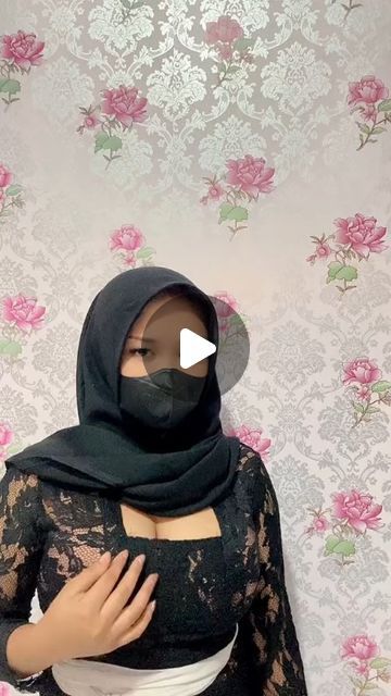 Ngen Uh Uh, Hijab Outfit Winter, Punk Female Character Design, Punk Female, Anjing Pug, Video Hijab, Close Order, Real Estate Photographer, Muslim Women Hijab