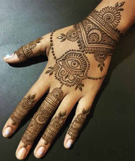 Eye Henna Design, Henna Eye Designs, Spiritual Henna Designs, Eye Henna, Indian Henna Designs, Cute Henna Designs, Henna Hands, Cute Henna Tattoos, Henna Style Tattoos