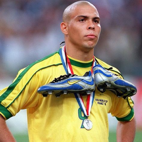 Ronaldo brazil national football team World Cup vs France Ronaldo Gaucho, Ronaldo Brazil, Marco Van Basten, Ronaldo 9, Ronaldo Pictures, Eric Cantona, France Football, Zinedine Zidane, International Football