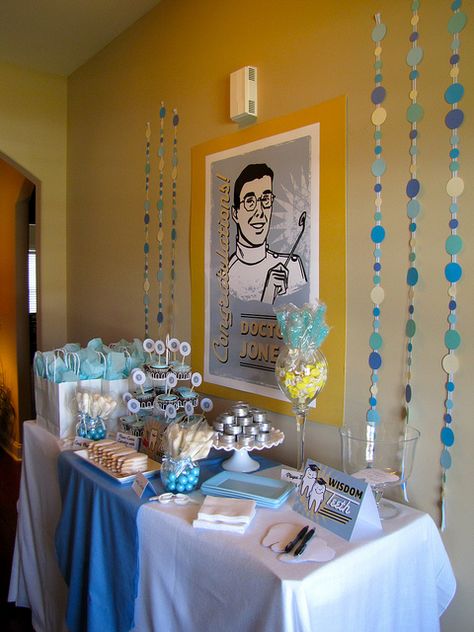 Such a clever idea for a Dentist graduation party. Lots of cool pics and decor/food ides. Dental Cake, Healthy Tongue, Dental Graduation, Grad Party Ideas, Dental School Graduation, The Joneses, Graduation Tables, Dental Fun, Office Birthday