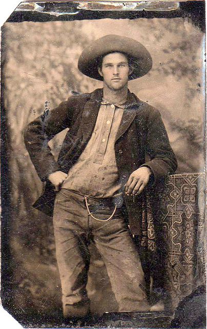 Cute Cowboy - approx. 1890, Northern Cali. How weird that his pic is now on Pinterest! Louis Daguerre, Handsome Cowboys, Wilde Westen, Taylor Kinney, Old Photographs, Vintage Portraits, Old West, Vintage Pictures, Cowboy Hat