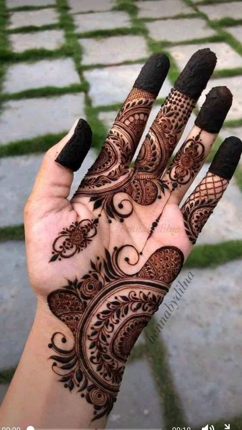 Mehndi Design Eid, Mehndi Design New, Peacock Mehndi Designs, Short Mehndi Design, Indian Mehndi, Palm Mehndi Design, Henna Designs Wrist, Pretty Henna, Circle Mehndi