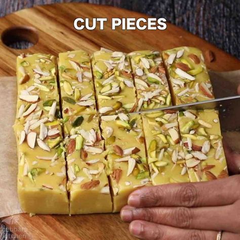 Diwali Special Recipes, Barfi Recipe, Peda Recipe, Energy Bars Recipe, Burfi Recipe, Protein Bar Recipes, Indian Dessert Recipes, India Food, Indian Sweet