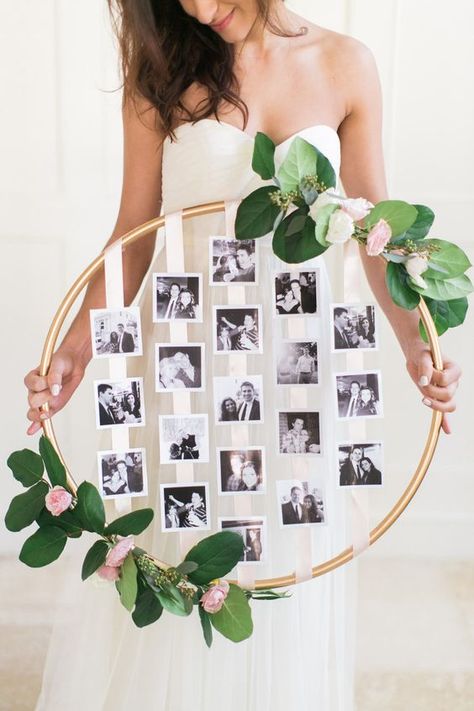 wedding photo floral hoop display ideas Diy Babyshower, Homemade Wedding Decorations, Wedding Photo Display, Simple Wedding Decorations, Wedding Decorations On A Budget, Homemade Wedding, Shower Diy, Creative Wedding Photo, Wedding Crafts Diy