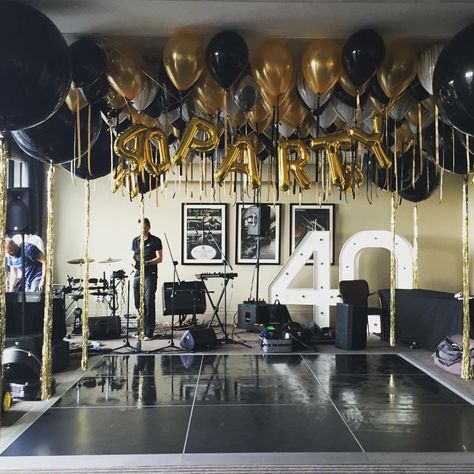 40th birthday black & gold party Husband Surprise, Schnee Party, 40th Birthday Party Themes, 40th Birthday Themes, 50th Birthday Party Ideas For Men, Parties Themes, Birthday Male, Husband 40th Birthday, 40th Birthday Men