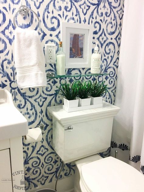 Blue White Bathrooms, Bathroom Wallpaper Modern, Makeover Kamar Mandi, White Bathrooms, Bathrooms Ideas, Wallpaper Bathroom, White Bathroom Decor, Bathroom Decor Luxury, Powder Room Design