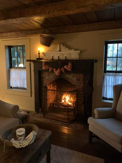 Cozy Old Living Room, Country Fireplace Decor, Colonial Farmhouse Decor, British Farmhouse, Winter Phone Theme, 1800s Farmhouse, Primitive Fireplace, Established Home, Cozy Family Home