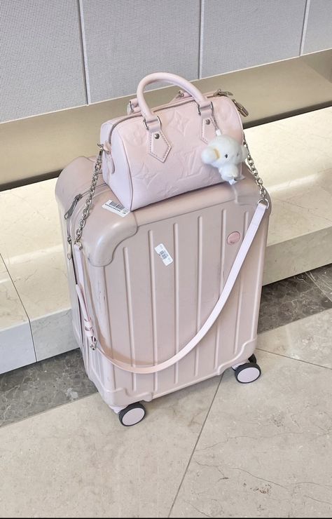 Pink Luggage Aesthetic, Trolly Bag, Pink Luggage, Airport Aesthetic, Cute Luggage, Cute Mini Backpacks, Luxury Bags Collection, Cute Sleepwear, Girly Aesthetic